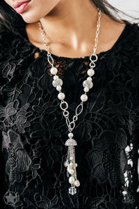 designated-diva-white-necklace-paparazzi-accessories