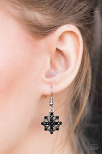 just-queenin-black-earrings-paparazzi-accessories