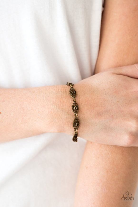 easy-daisy-brass-bracelet-paparazzi-accessories