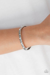 malibu-marvelous-white-bracelet-paparazzi-accessories
