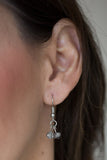 shimmer-showdown-silver-necklace-paparazzi-accessories