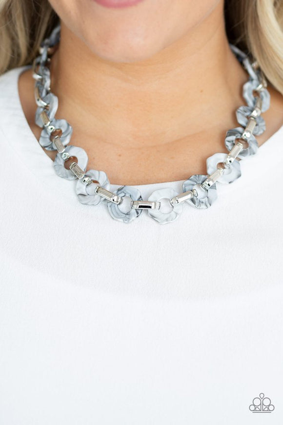 fashionista-fever-silver-necklace-paparazzi-accessories