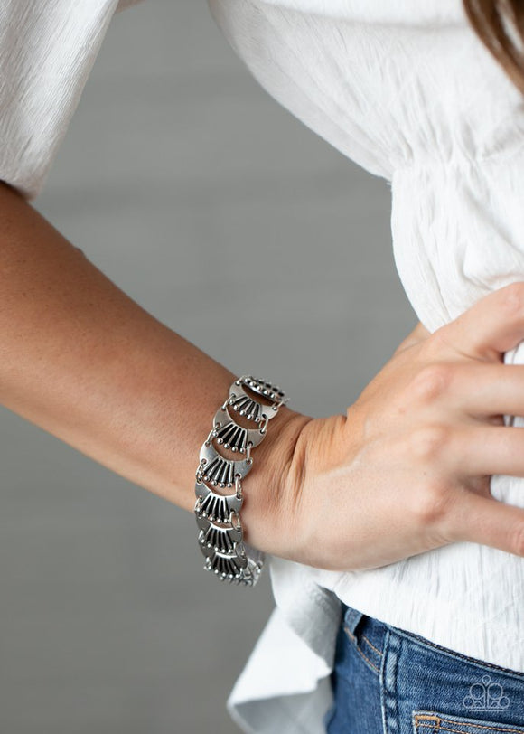 moonlit-mesa-silver-bracelet-paparazzi-accessories