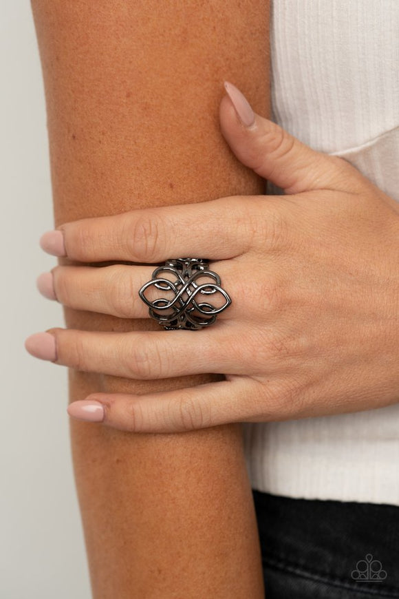 regal-roundabout-black-ring-paparazzi-accessories